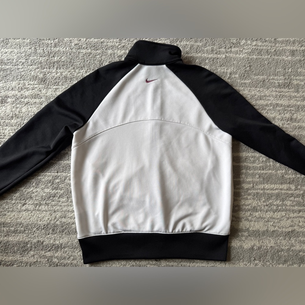 Nike zip up light weight jacket - Picture 3 of 7